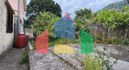 Небольшой дом с участком в Сутоморе