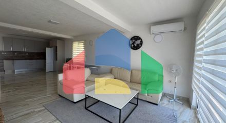 Дом в Сутоморе с прекрасным видом на море и 3 апартаментами