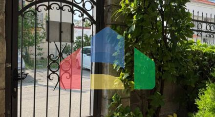 Продаётся дом с крытым бассейном в Сутоморе