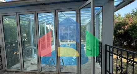 Продаётся дом с крытым бассейном в Сутоморе