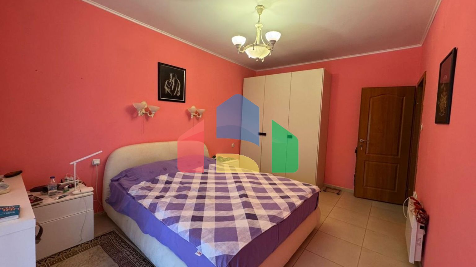 Продаётся дом с крытым бассейном в Сутоморе