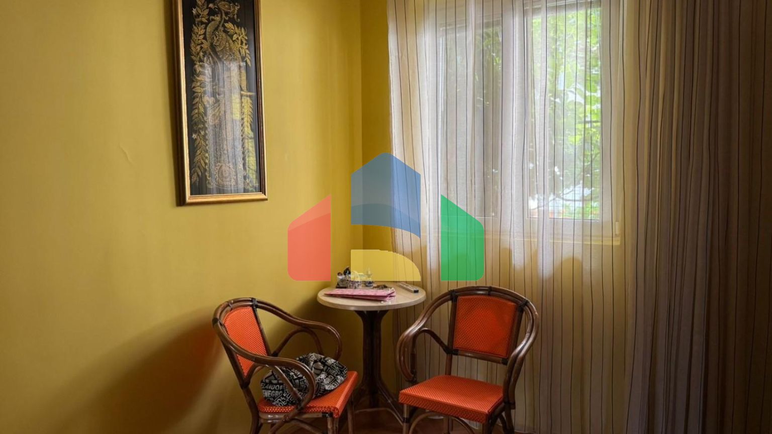 Продаётся дом с крытым бассейном в Сутоморе