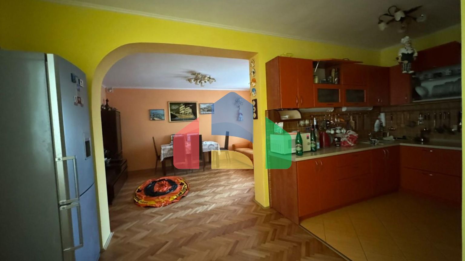 Продаётся дом с крытым бассейном в Сутоморе