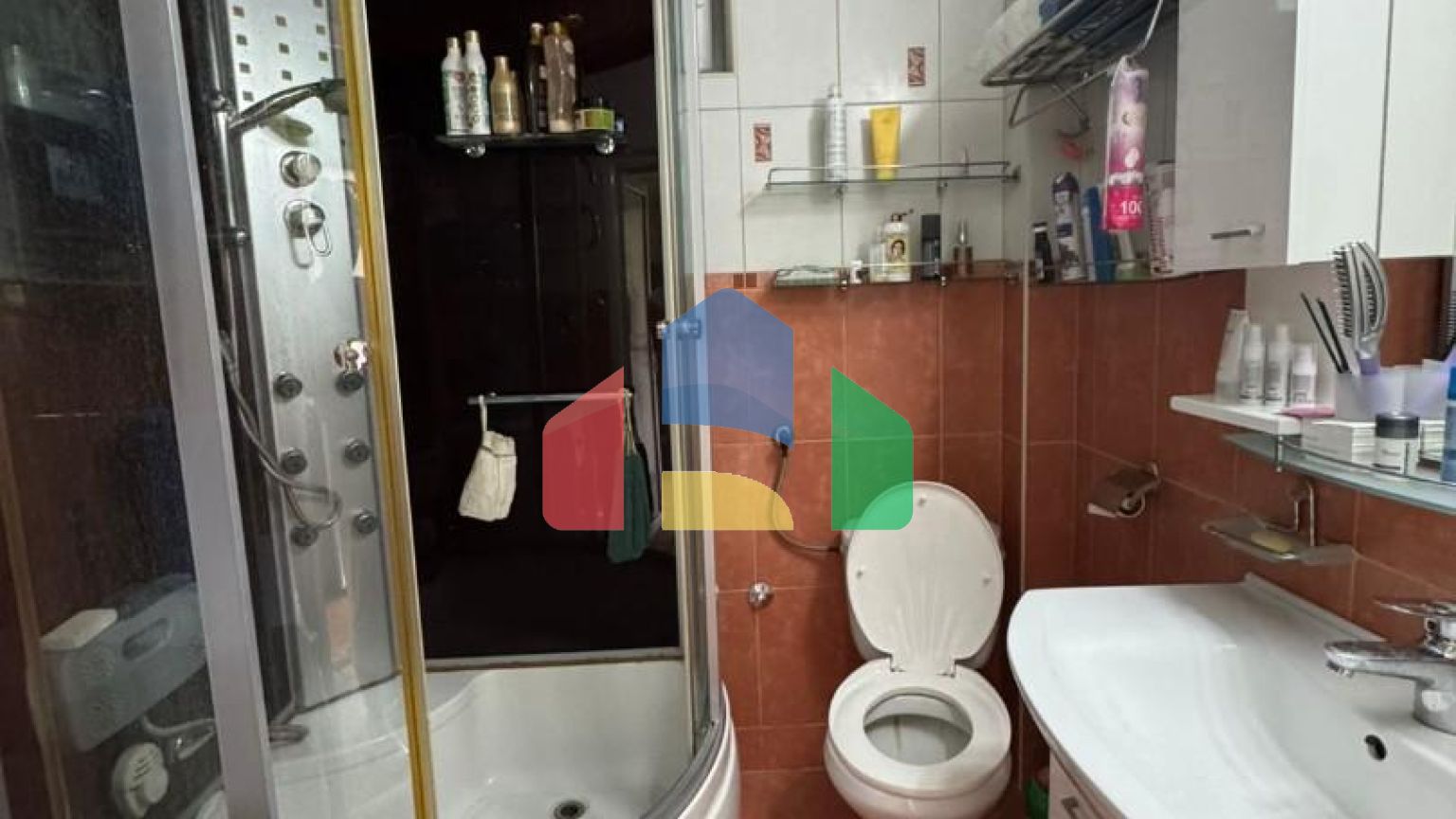 Продаётся дом с крытым бассейном в Сутоморе