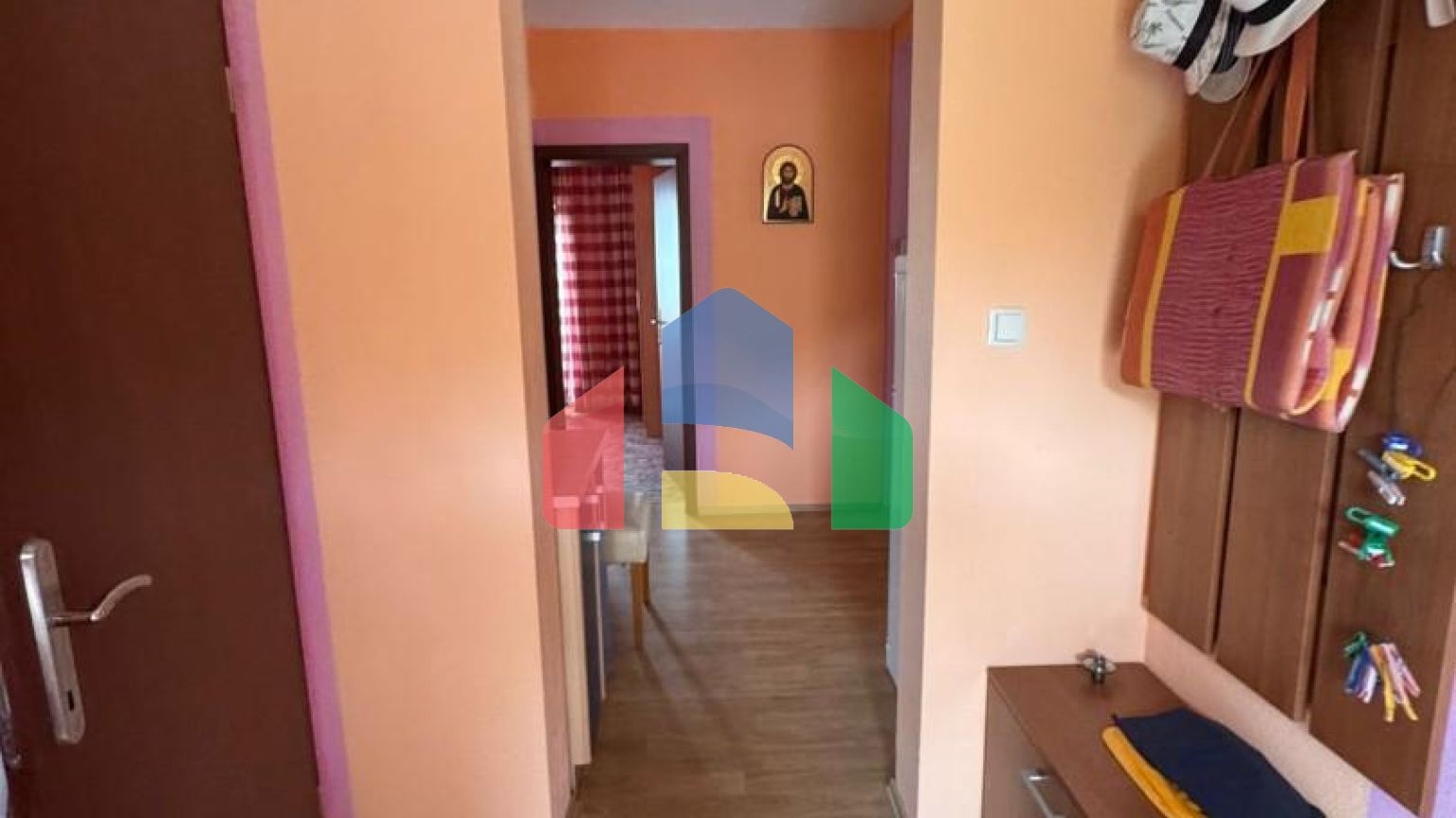 Продаётся дом с крытым бассейном в Сутоморе