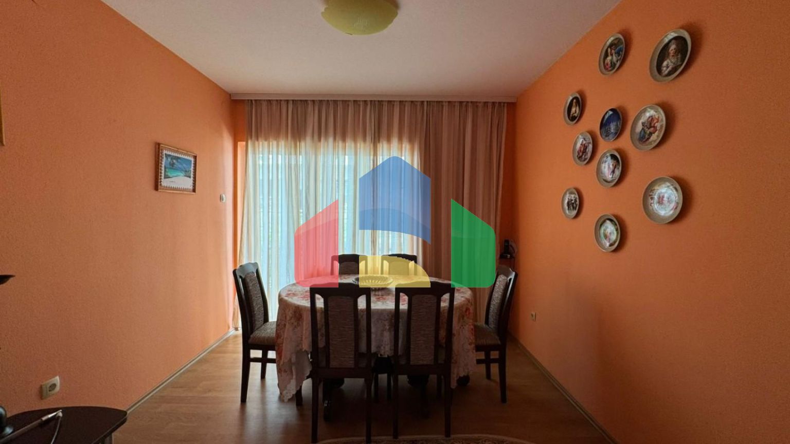 Продаётся дом с крытым бассейном в Сутоморе