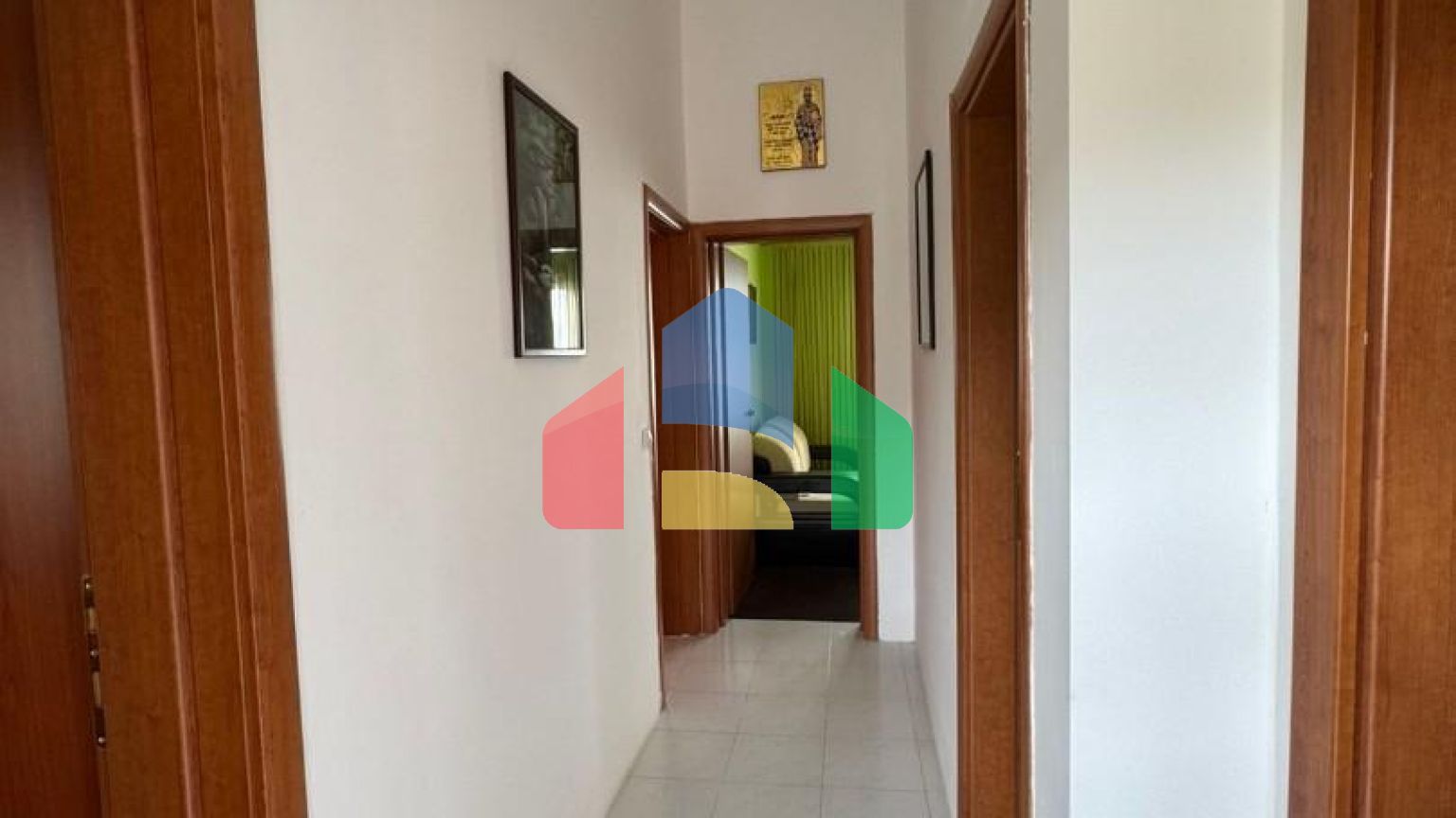 Продаётся дом с крытым бассейном в Сутоморе