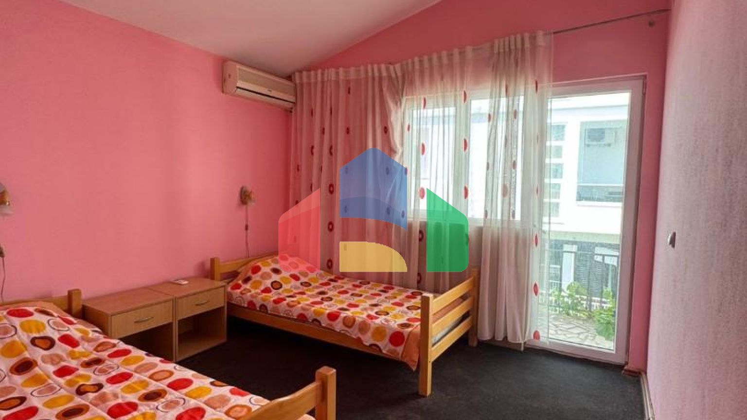 Продаётся дом с крытым бассейном в Сутоморе