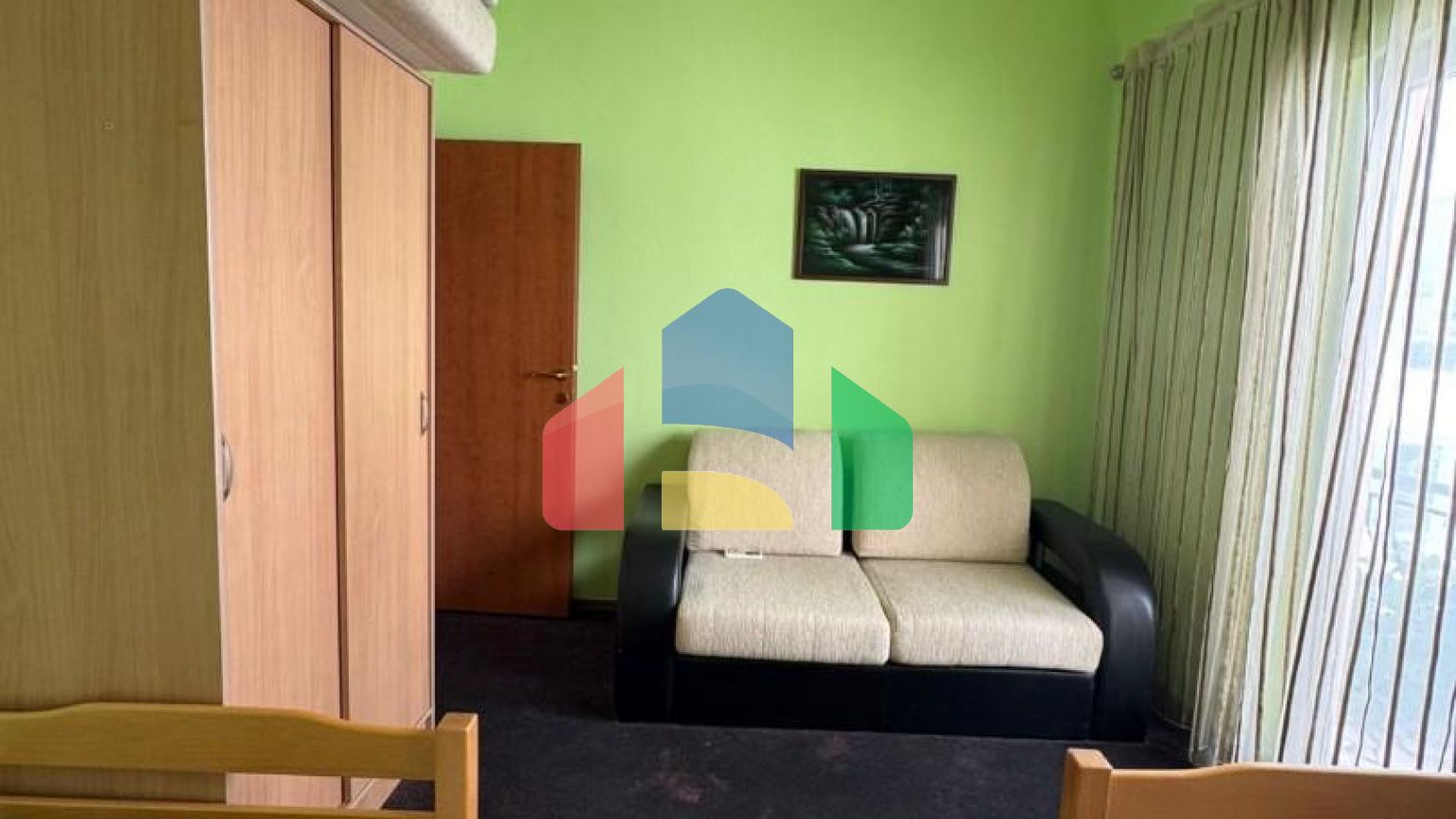 Продаётся дом с крытым бассейном в Сутоморе