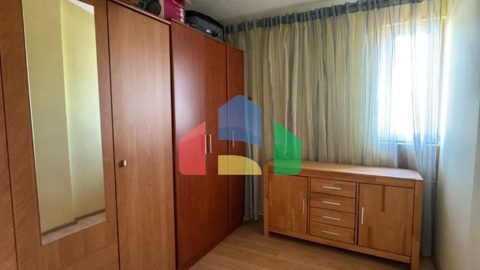 Продаётся дом с крытым бассейном в Сутоморе