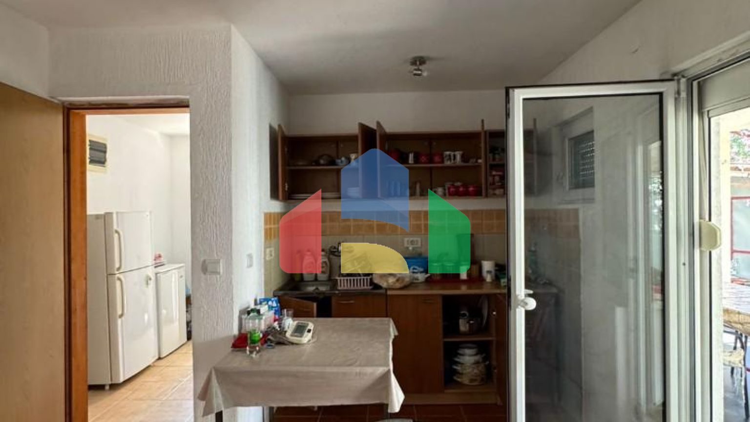 Недорогой двухэтажный дом с видом на море в Сутоморе