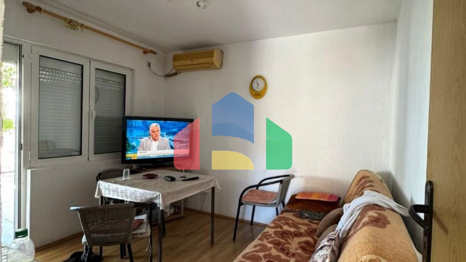 Недорогой двухэтажный дом с видом на море в Сутоморе