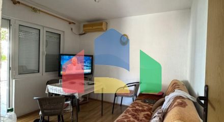 Недорогой двухэтажный дом с видом на море в Сутоморе