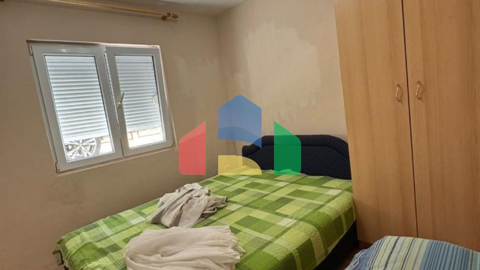 Недорогой двухэтажный дом с видом на море в Сутоморе