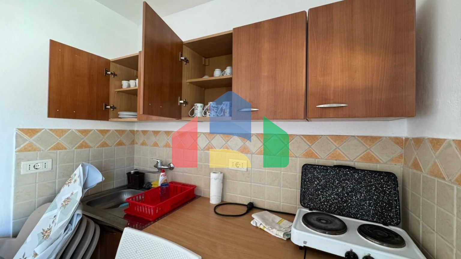 Недорогой двухэтажный дом с видом на море в Сутоморе