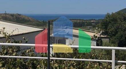 Недорогой двухэтажный дом с видом на море в Сутоморе