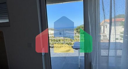 Недорогой двухэтажный дом с видом на море в Сутоморе