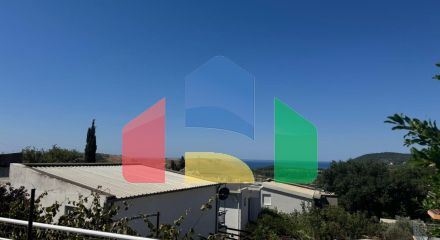 Недорогой двухэтажный дом с видом на море в Сутоморе