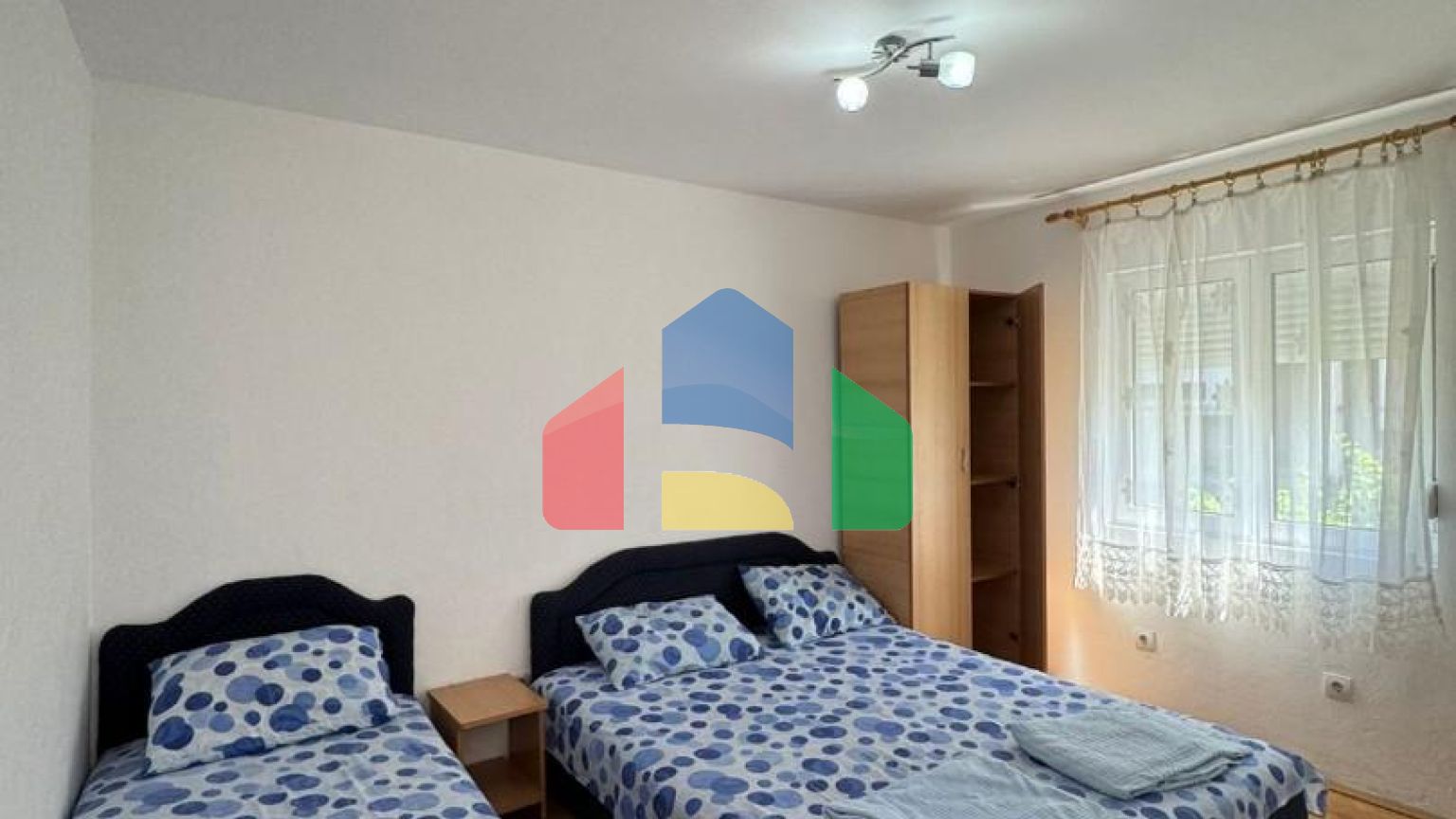 Недорогой двухэтажный дом с видом на море в Сутоморе