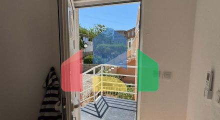 Недорогой двухэтажный дом с видом на море в Сутоморе