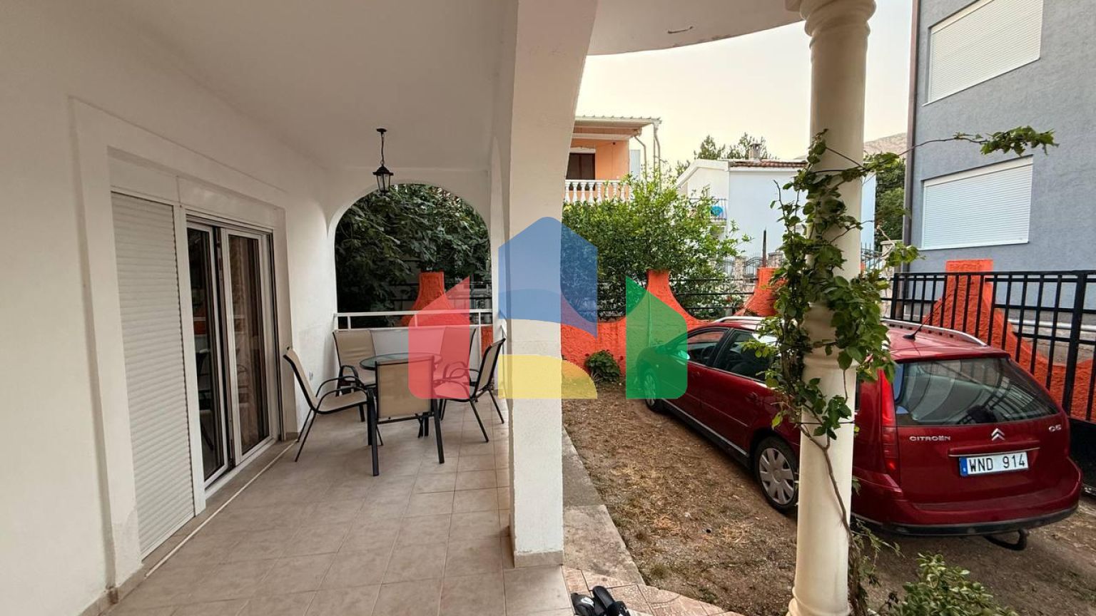 Продажа большой квартиры в Сутоморе