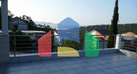 Трёхэтажный дом в живописном горном районе Сутоморе