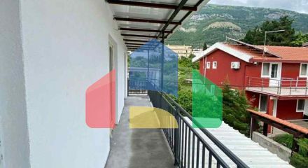 Modern house by the sea in Sutomore