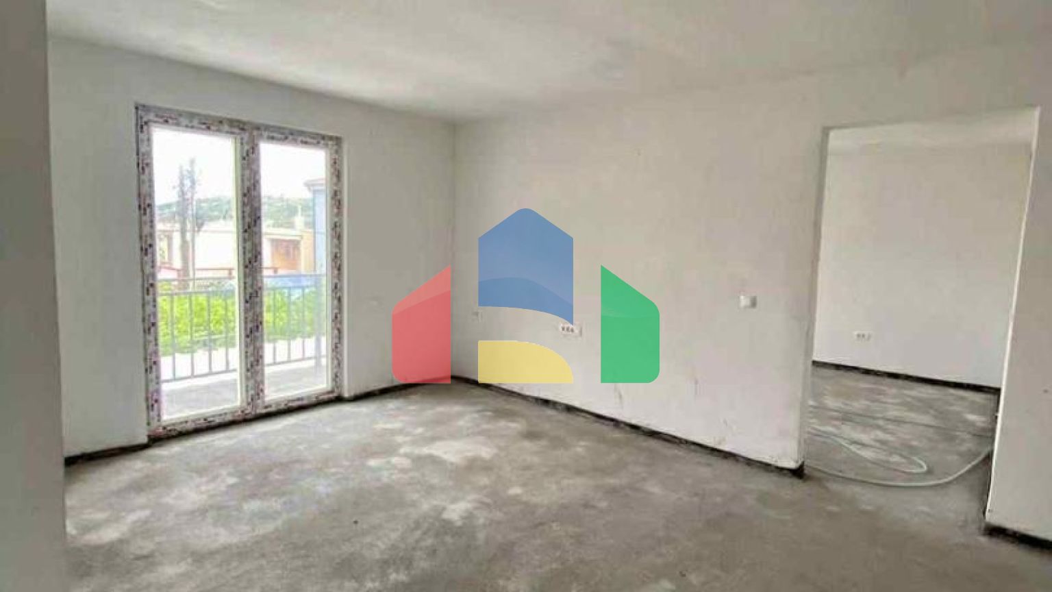 Современный дом у моря в Сутоморе