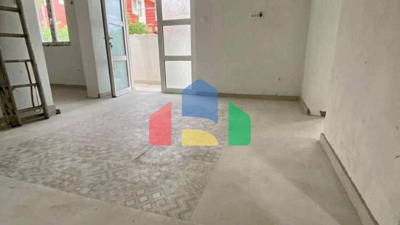 Современный дом у моря в Сутоморе