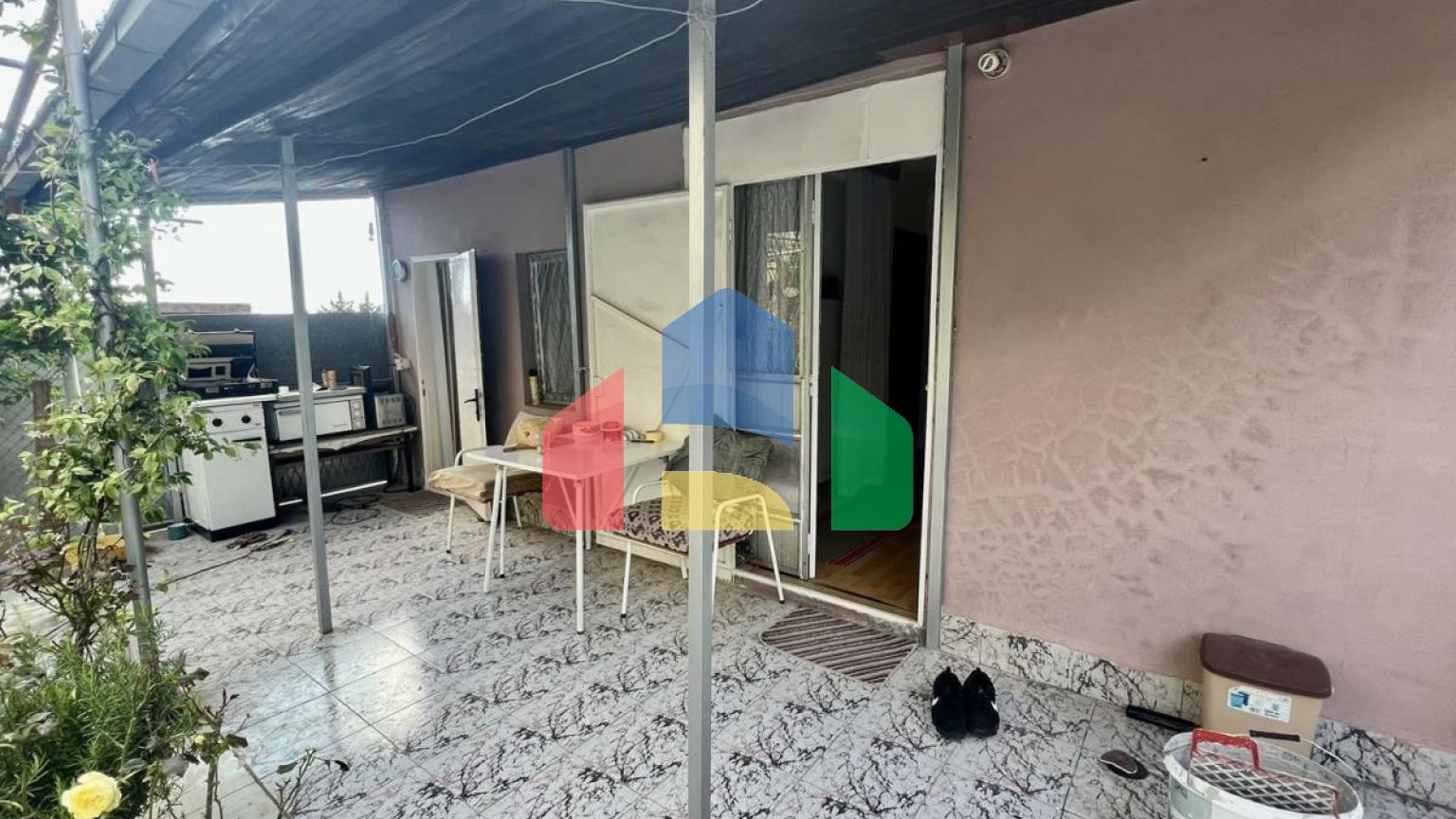 Легальный одноэтажный дом с видом на горы в Сутоморе