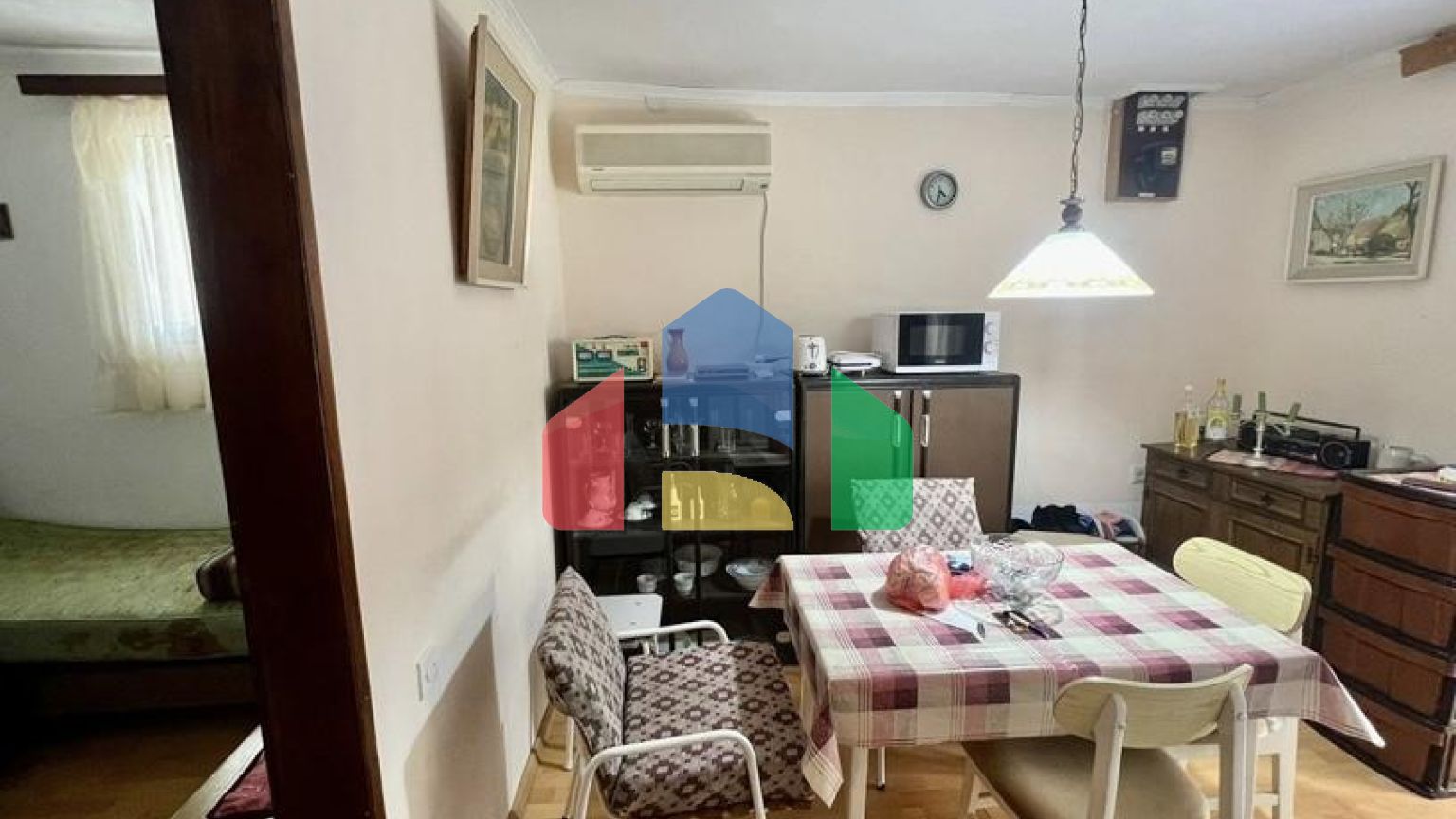 Легальный одноэтажный дом с видом на горы в Сутоморе