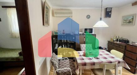 Легальный одноэтажный дом с видом на горы в Сутоморе