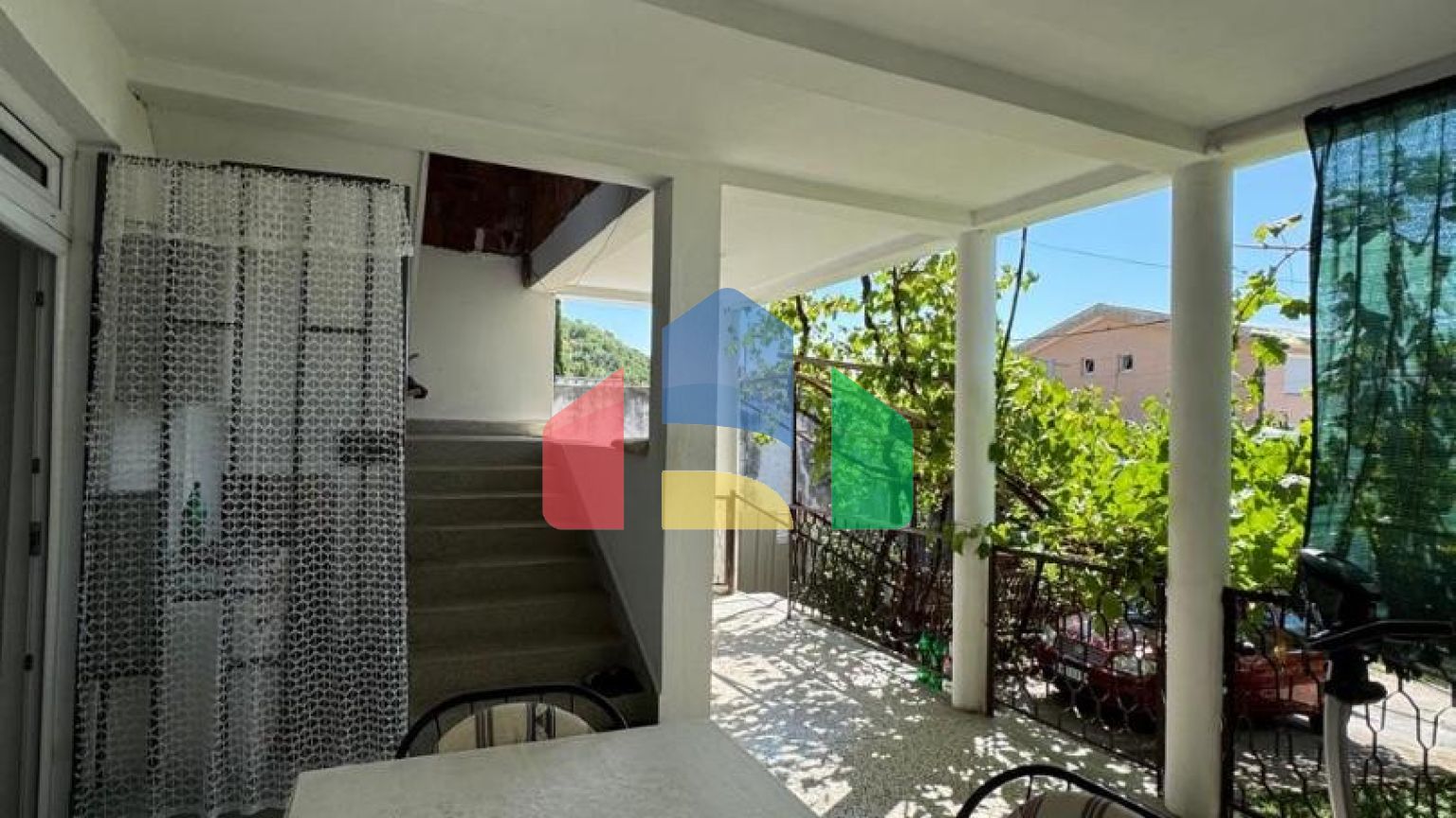 Одноэтажный легальный дом в Сутоморе  с участком