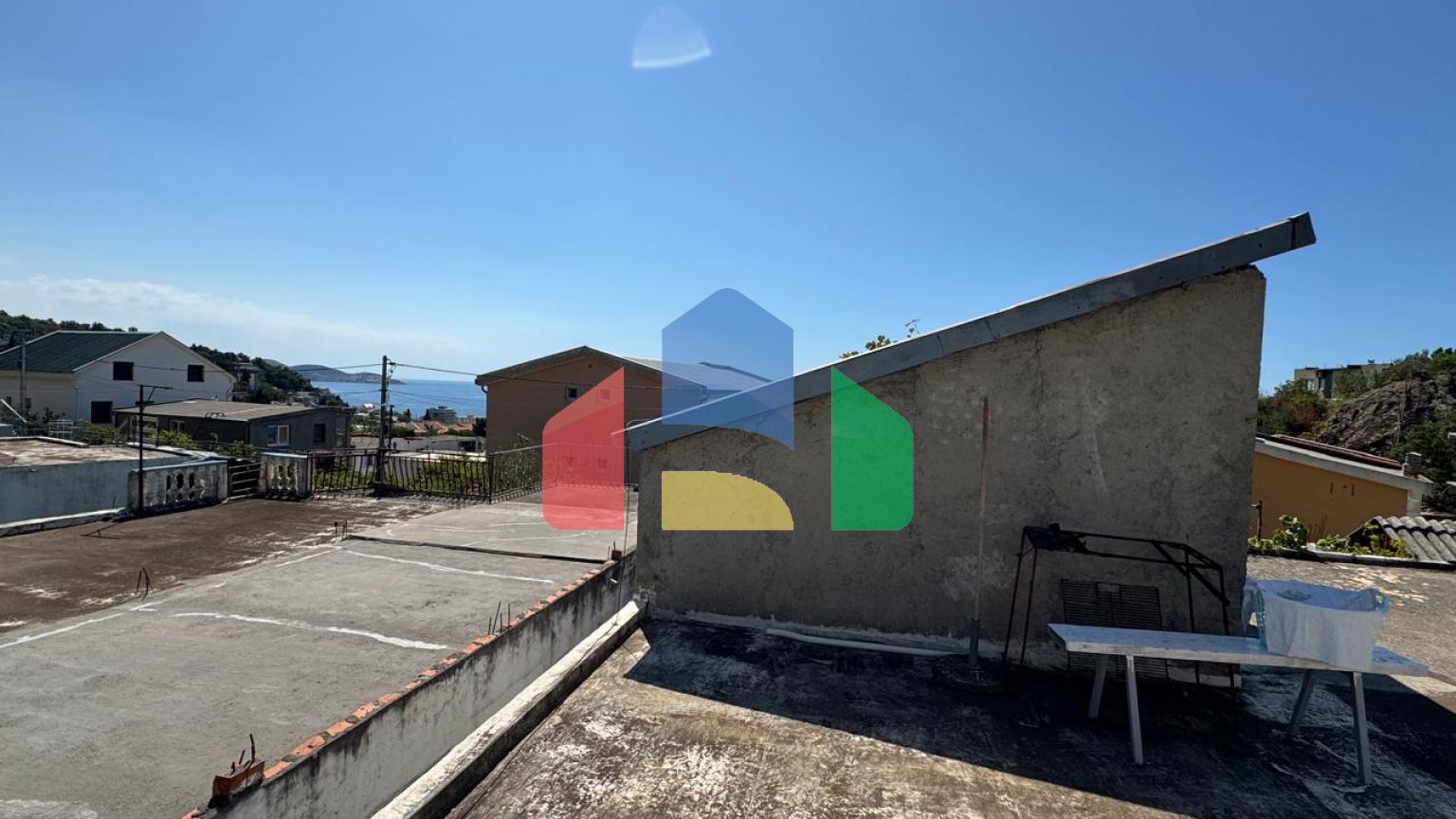 Одноэтажный легальный дом в Сутоморе  с участком