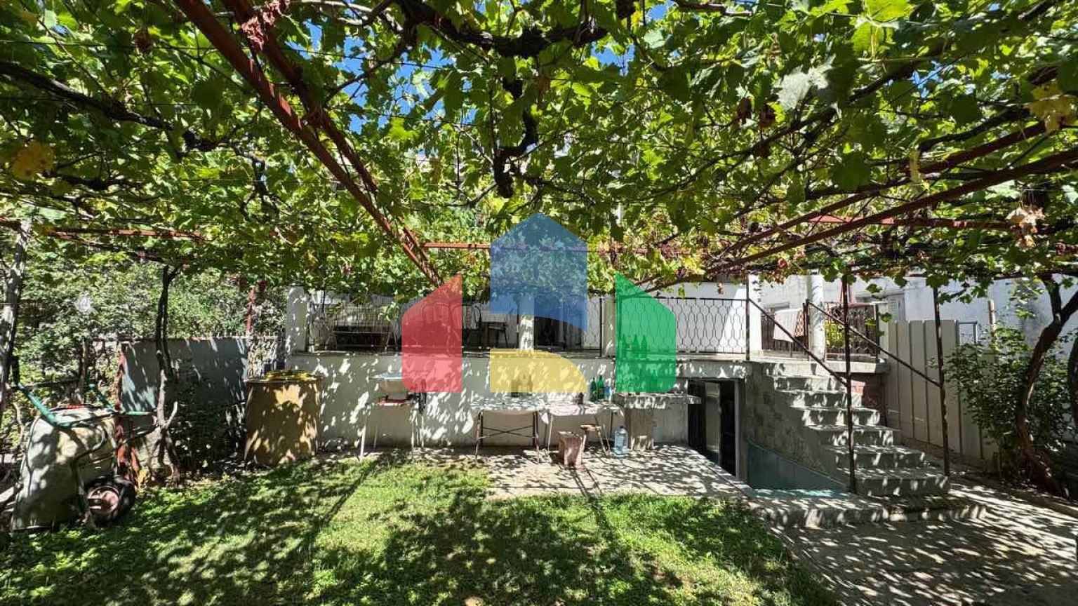 Одноэтажный легальный дом в Сутоморе  с участком