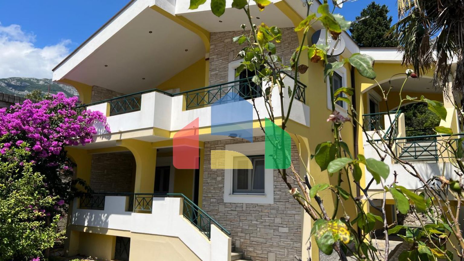 Продаётся двухэтажный уютный дом в Сутоморе