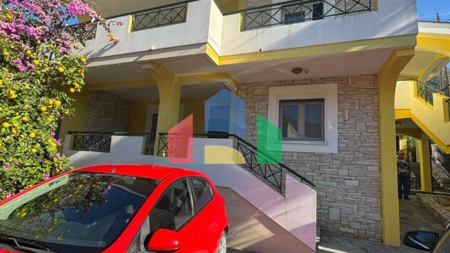 Продаётся двухэтажный уютный дом в Сутоморе