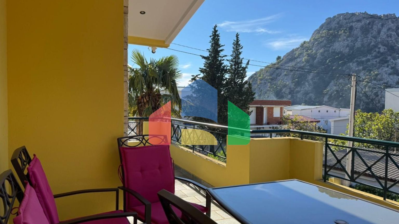 Продаётся двухэтажный уютный дом в Сутоморе