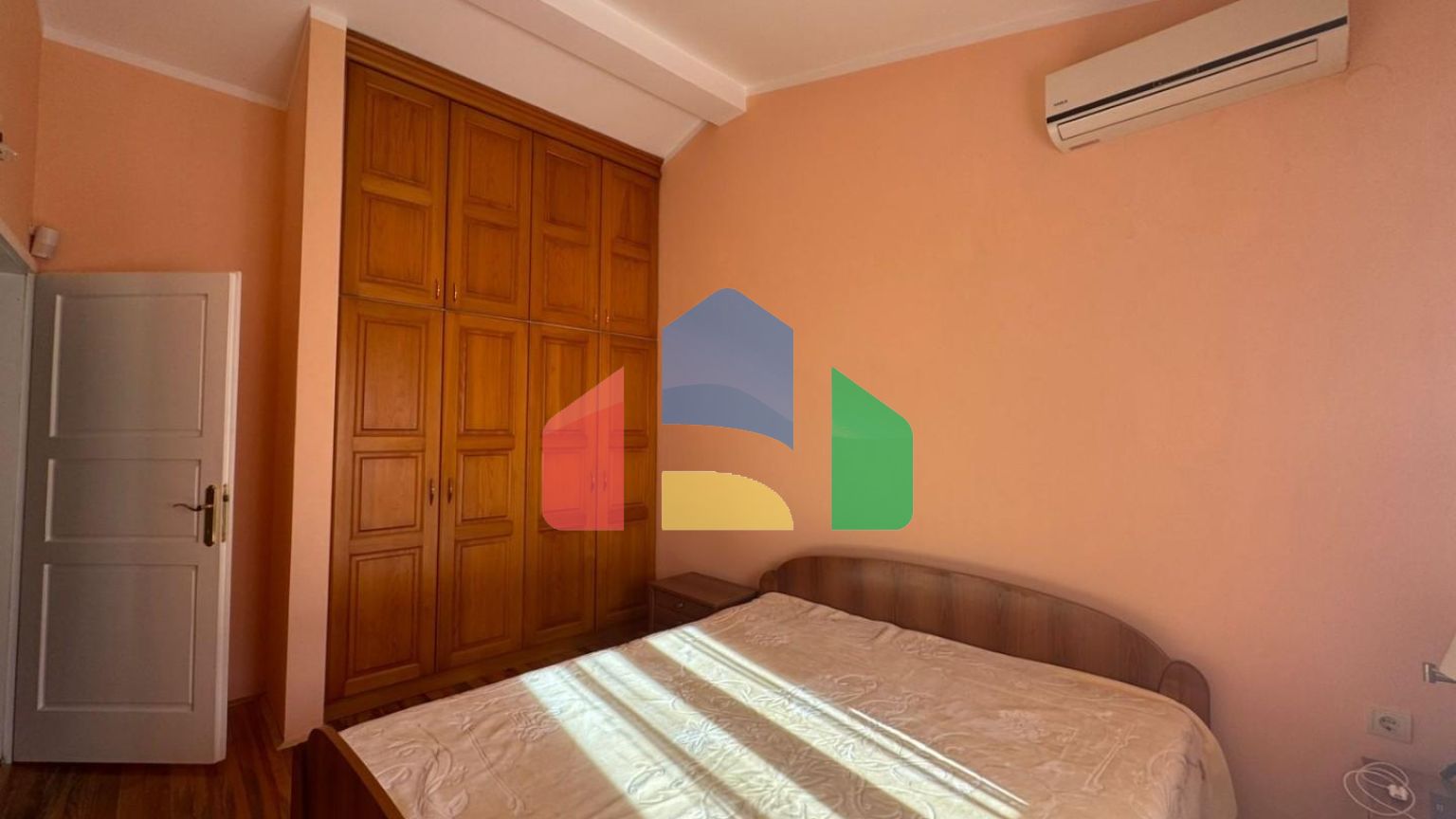 Продаётся двухэтажный уютный дом в Сутоморе