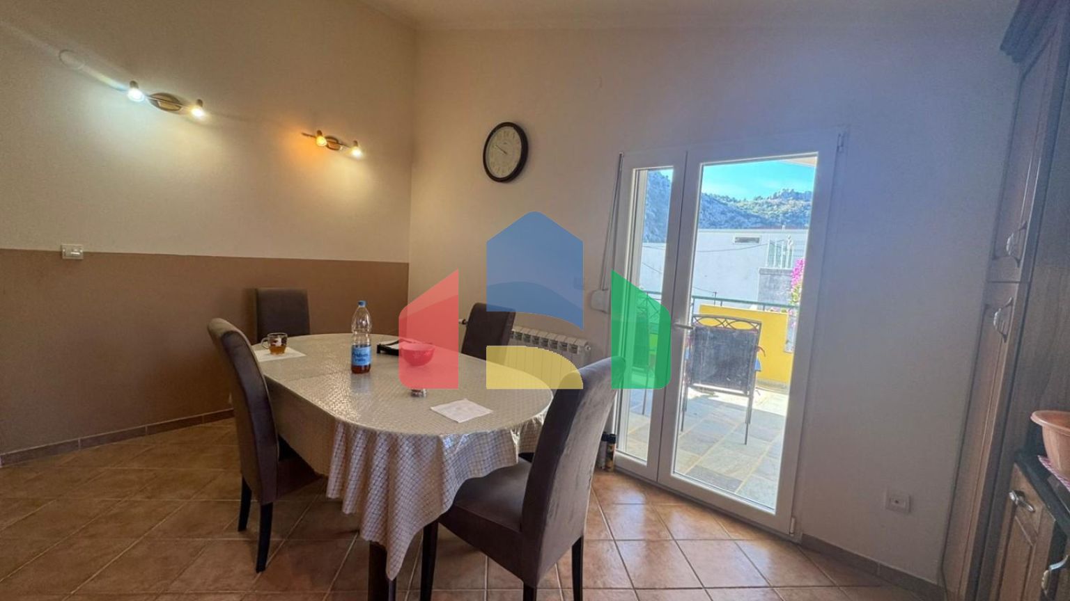 Продаётся двухэтажный уютный дом в Сутоморе