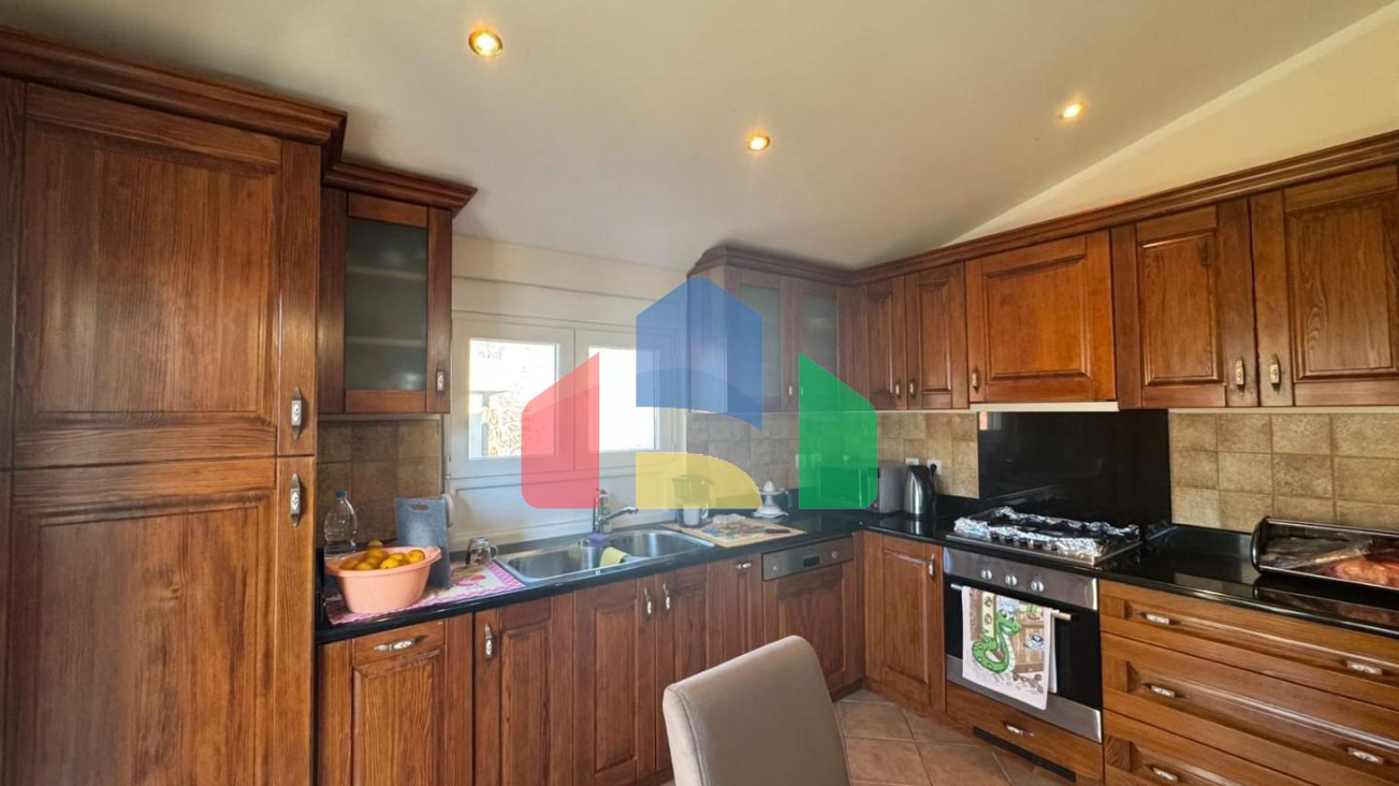 Продаётся двухэтажный уютный дом в Сутоморе