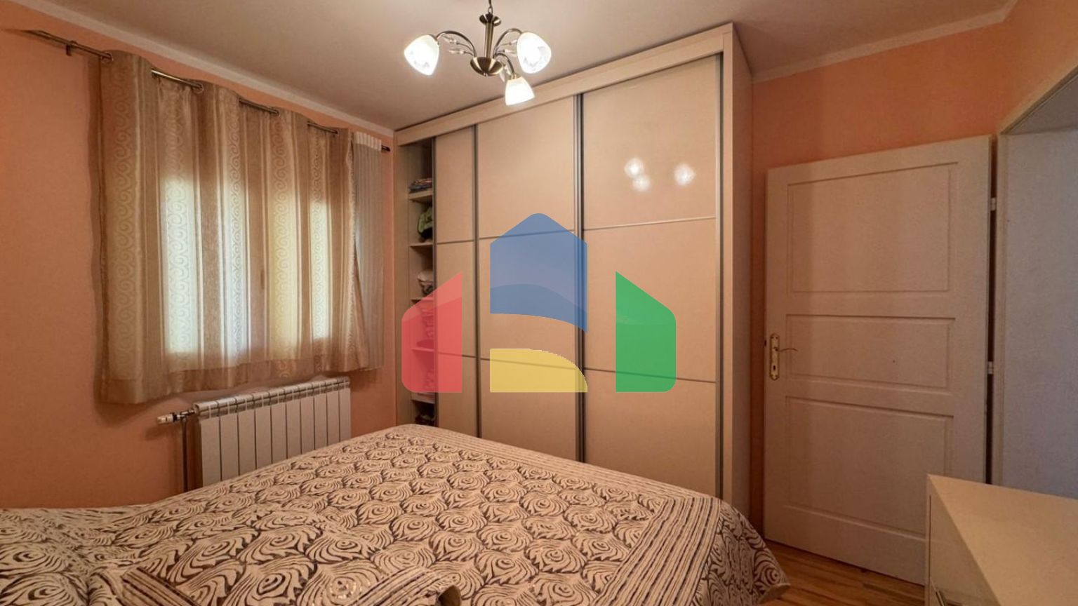 Продаётся двухэтажный уютный дом в Сутоморе