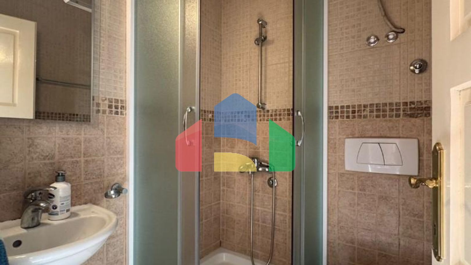 Продаётся двухэтажный уютный дом в Сутоморе