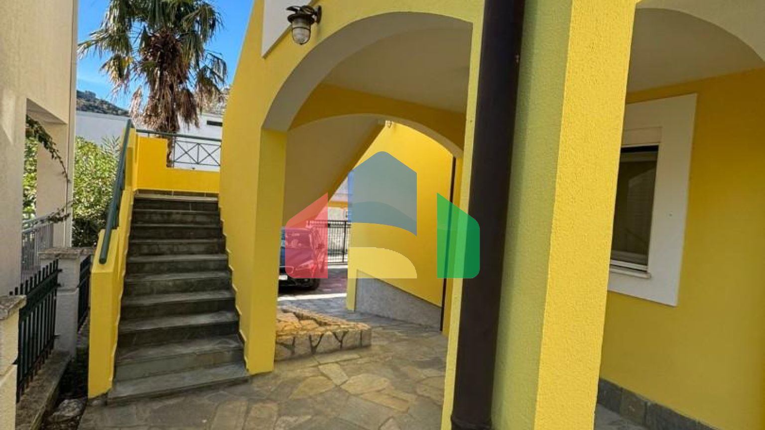 Продаётся двухэтажный уютный дом в Сутоморе