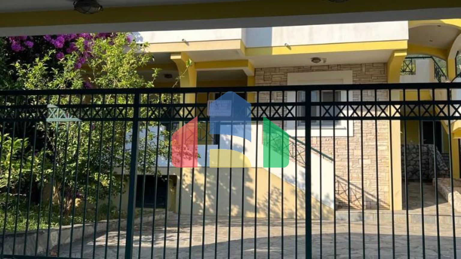 Продаётся двухэтажный уютный дом в Сутоморе