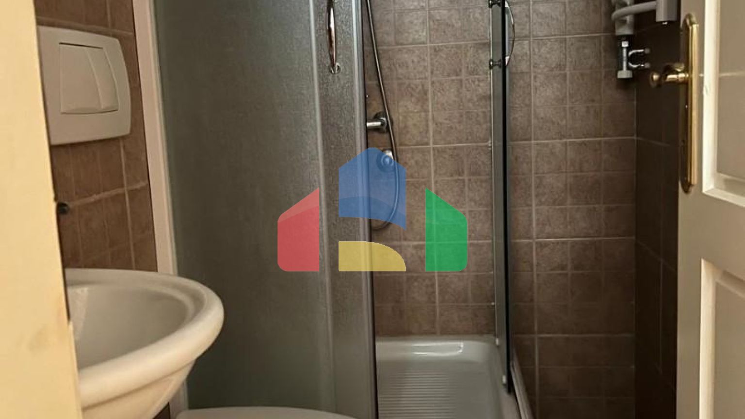 Продаётся двухэтажный уютный дом в Сутоморе