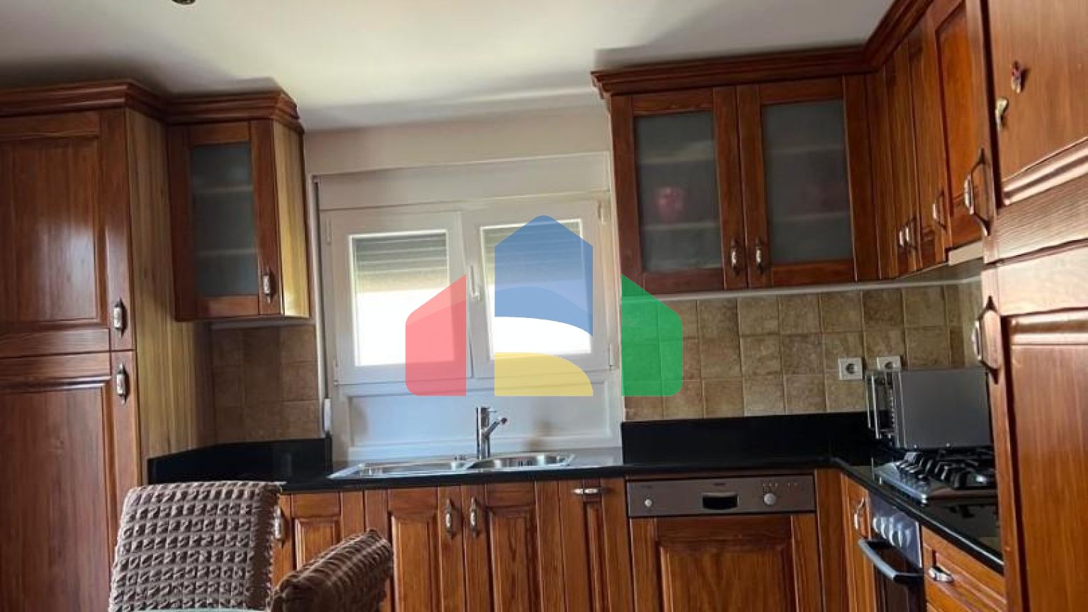 Продаётся двухэтажный уютный дом в Сутоморе