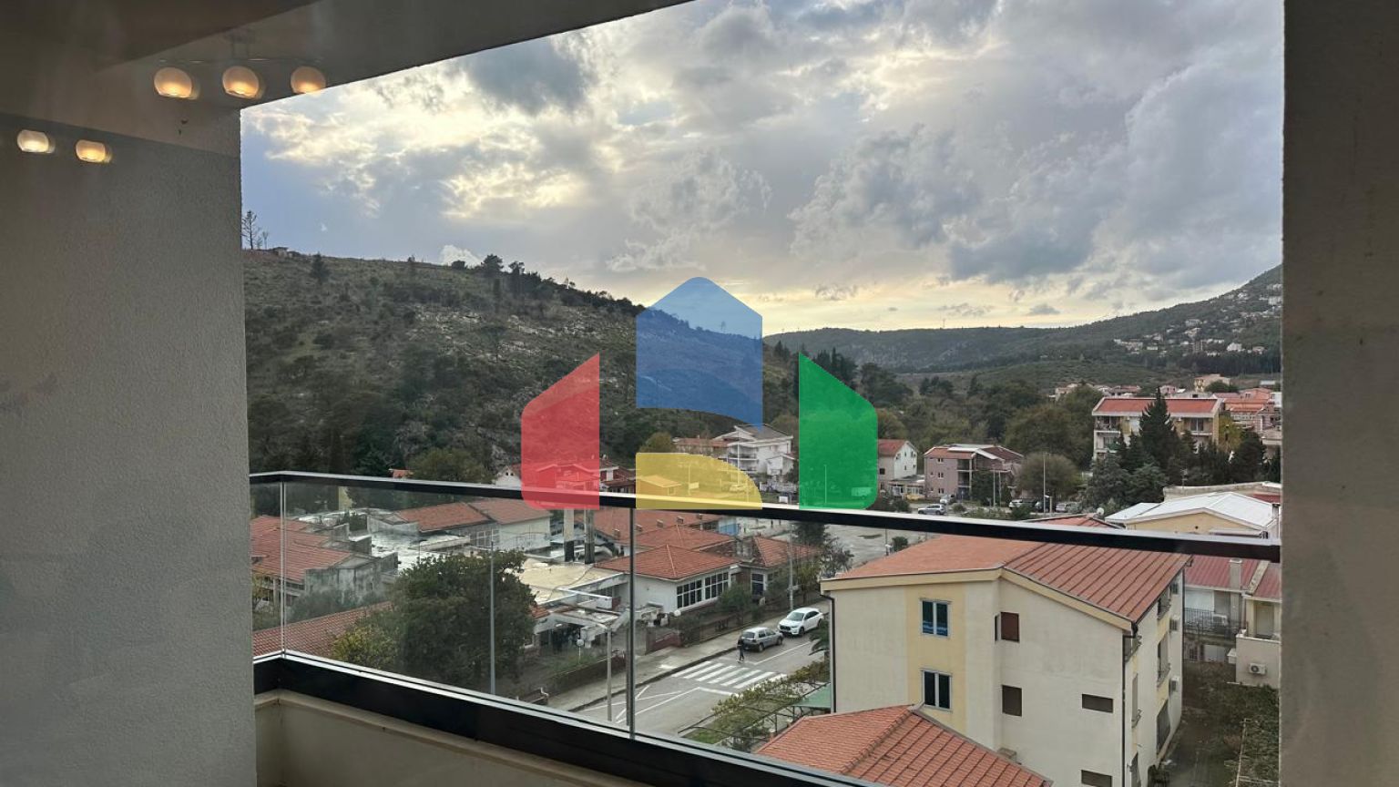 Квартира в новом доме в центре Сутоморе, 52 м2