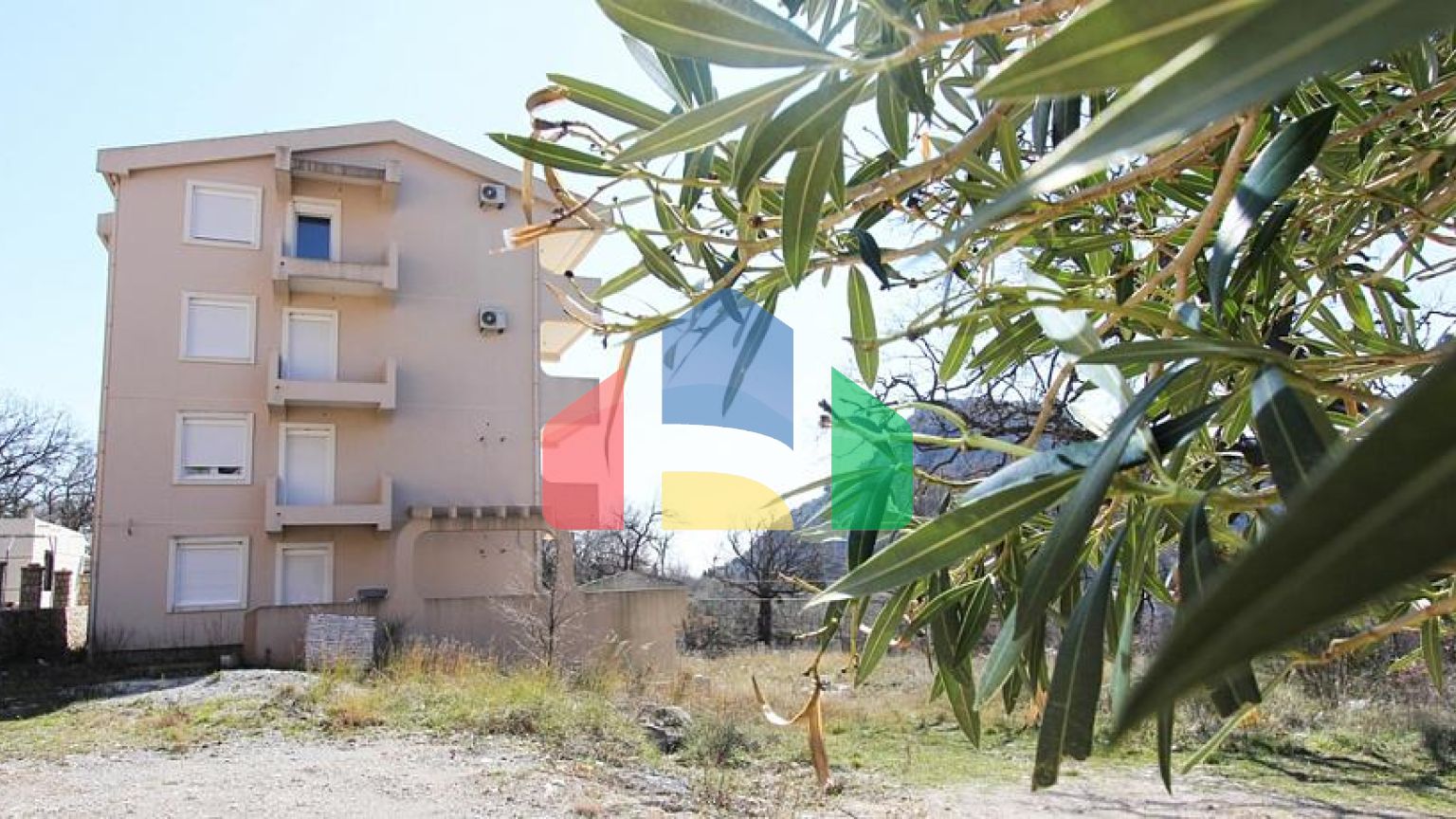 Дом с отдельными квартирами