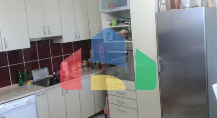 Просторный дом с частным садом в Сутоморе